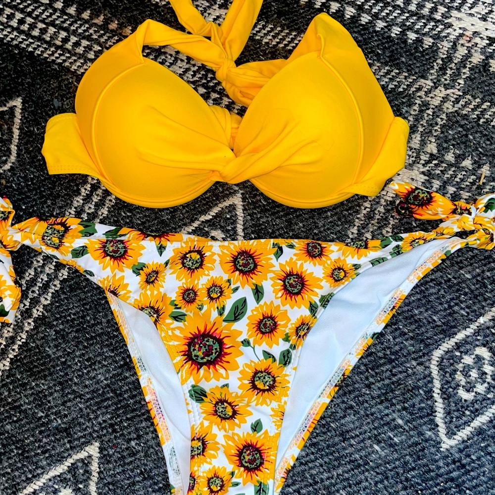 SHEIN sunflower bikini | Size Small